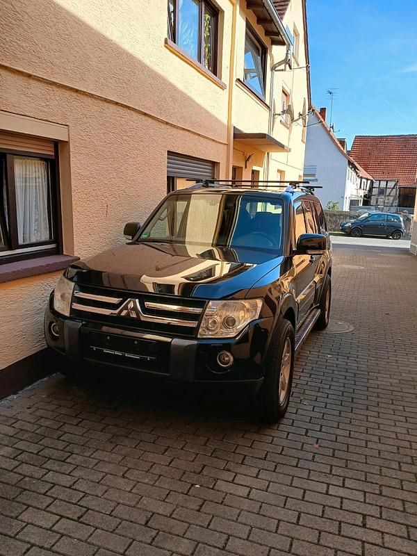 Schwarz Gebraucht 2009 Mitsubishi Pajero SUV | 7.700 € (Teuer) - Bild 1/4
