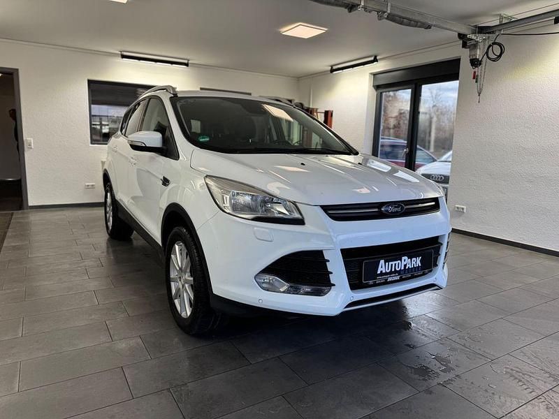 Gebraucht Ford Kuga Trend 150 PS (110 kW) 2016 Weiß SUV