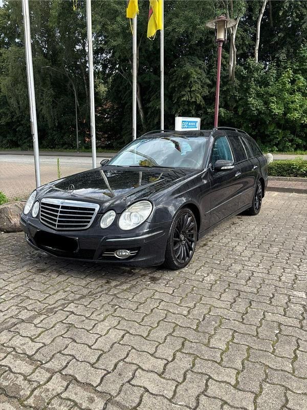 Schwarz Gebraucht 2007 Mercedes E320 Avantgarde Kombi | 4.850 € (Guter Preis) - Bild 1/4