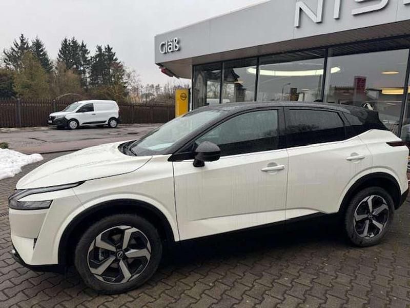 Gebraucht Nissan Qashqai N-Connecta 158 PS (116 kW) 2024 Pearl white mit schwarzem dach SUV