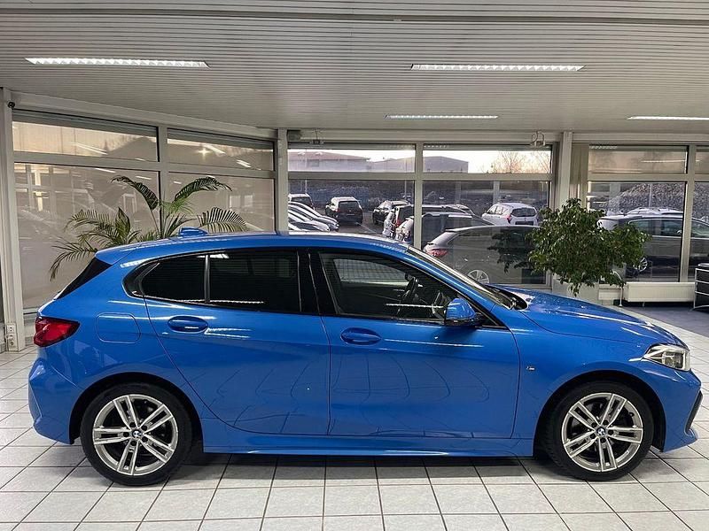 Gebraucht BMW 118 M Sport 150 PS (110 kW) 2021 Misano blau Kleinwagen
