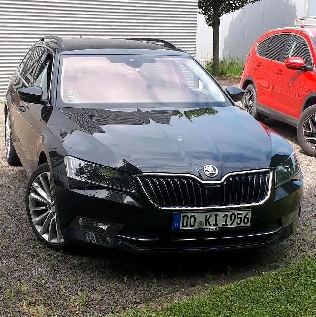 Schwarz Gebraucht 2016 Skoda Superb Kombi | 19.500 € (Etwas zu teuer) - Bild 1/4
