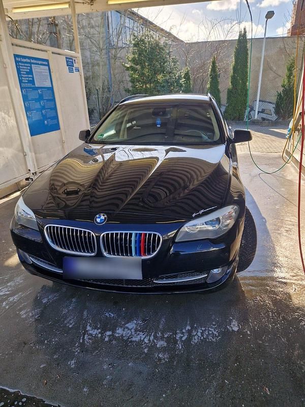 Gebraucht BMW 520 181 PS (133 kW) 2011 Schwarz Kombi