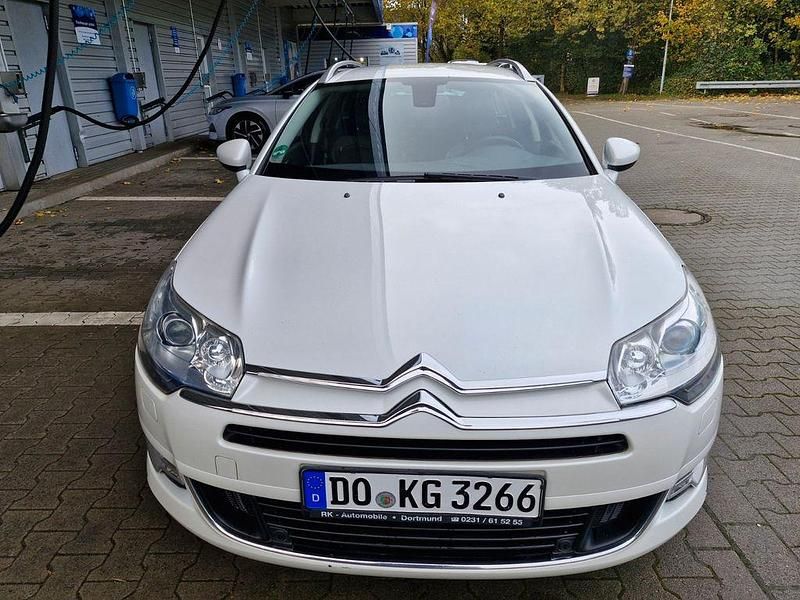 Weiß Gebraucht 2013 Citroën C5 Exclusive Kombi | 6.700 € (Fairer Preis) - Bild 1/4