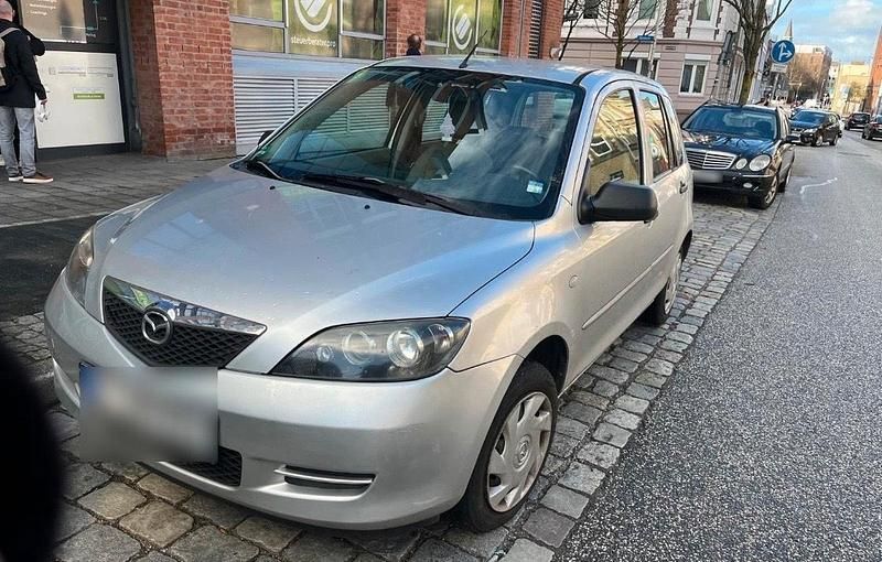 Gebraucht Mazda 2 75 PS (55 kW) 2007 Silber Kleinwagen