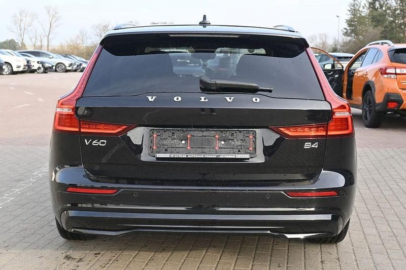 Gebraucht Volvo V60 Plus 197 PS (144 kW) 2025 Schwarz Kombi