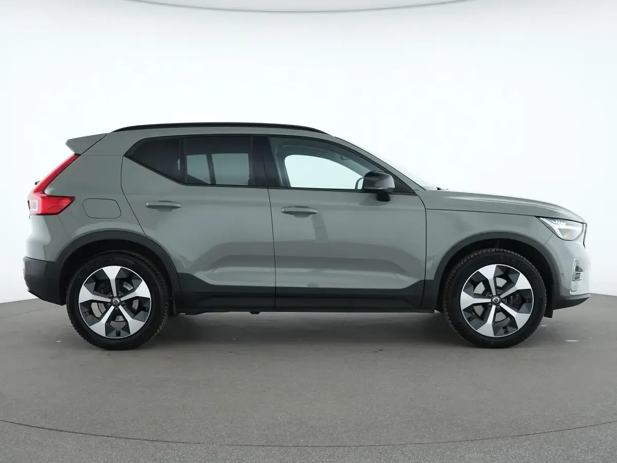 Gebraucht Volvo XC40 Plus 197 PS (144 kW) 2024 Sage green SUV
