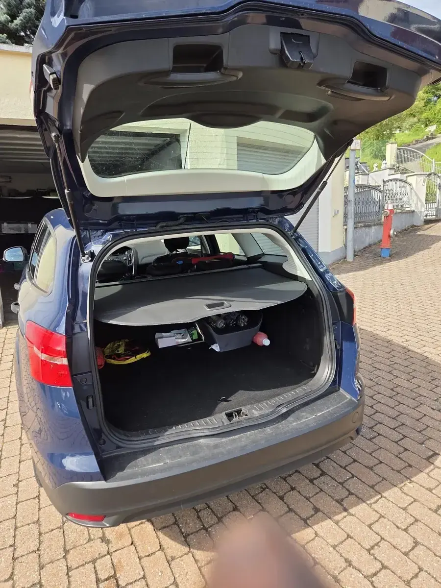 Gebraucht Ford Focus 100 PS (73 kW) 2016 Blau Kombi