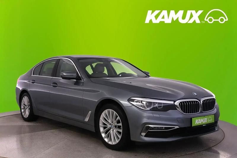 Silber / grau Gebraucht 2020 BMW 520 Luxury Line Limousine | 26.390 € (Fairer Preis) - Bild 1/4