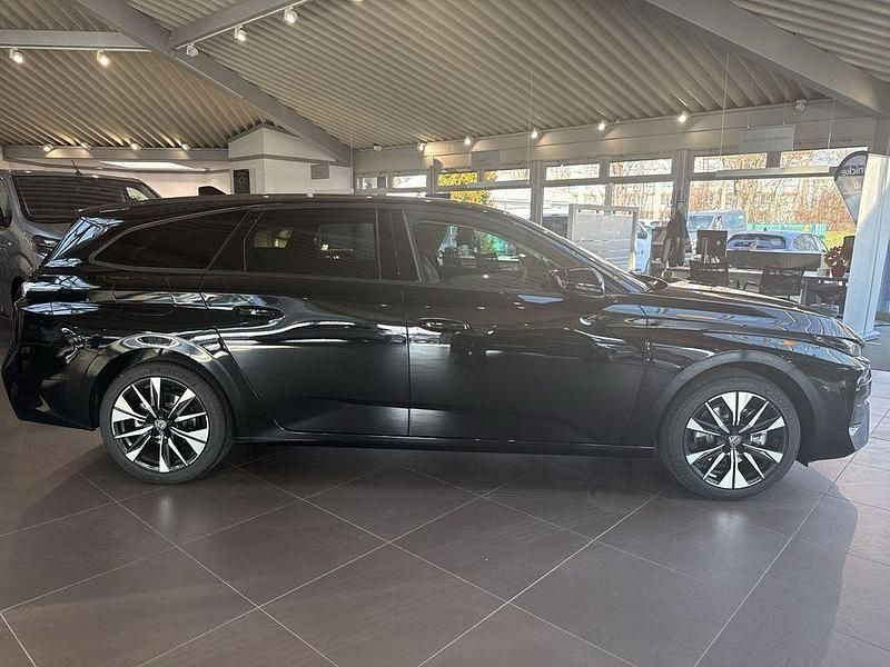 Neu Peugeot 308 SW Allure 145 PS (106 kW) 2026 Schwarz Kombi