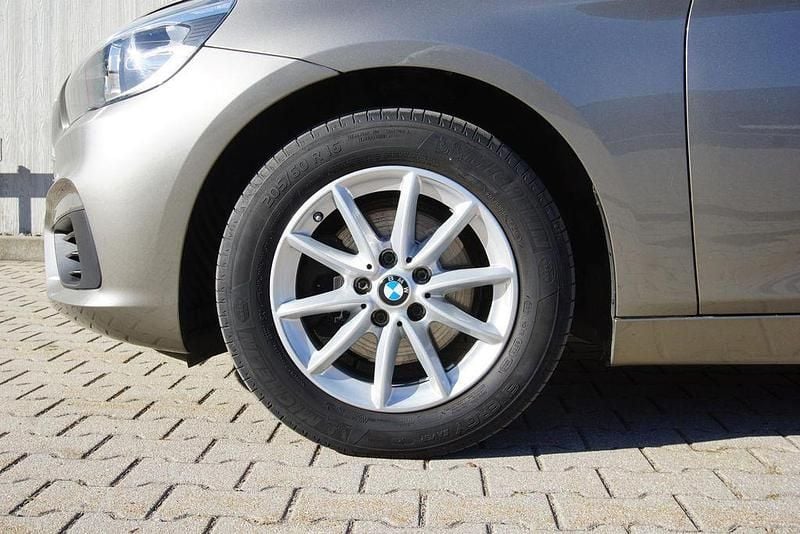 Gebraucht BMW 218 136 PS (100 kW) 2016 Platinsilber metallic Van / Kleinbus