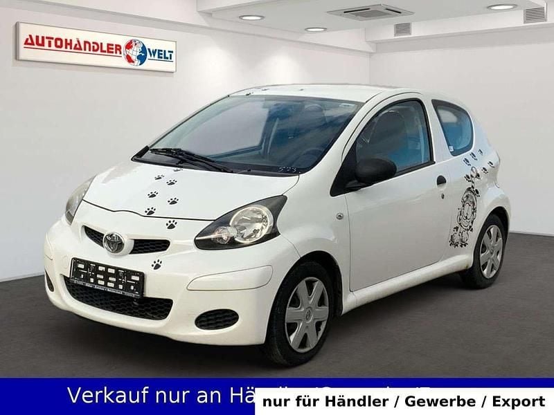 Weiß Gebraucht 2010 Toyota Aygo Kleinwagen | 1.699 € (Guter Preis) - Bild 1/3