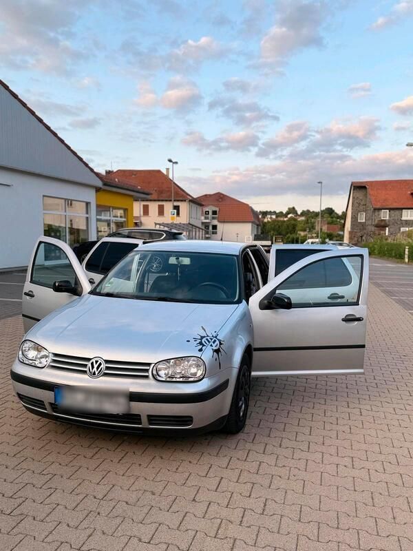 Grau Gebraucht 2002 VW Golf IV Kleinwagen | 1.600 € (Fairer Preis) - Bild 1/4