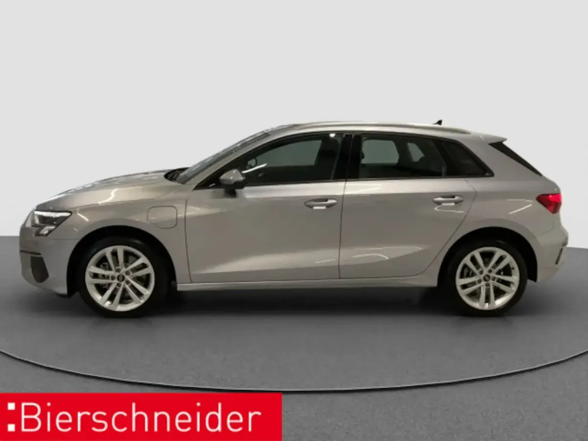 Gebraucht Audi A3 Sportback e-tron 204 PS (150 kW) 2024 Florettsilber metallic Kleinwagen