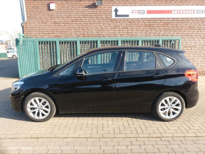 Schwarz Gebraucht 2015 BMW 218 Active Tourer Advantage Van / Kleinbus | 8.990 € (Teuer) - Bild 1/4