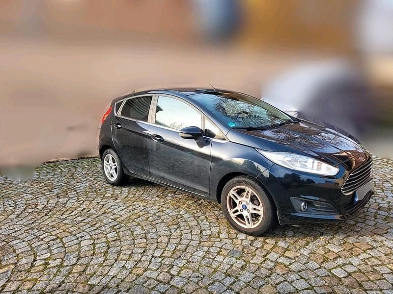 Gebraucht Ford Fiesta Titanium 101 PS (74 kW) 2015 Schwarz Limousine