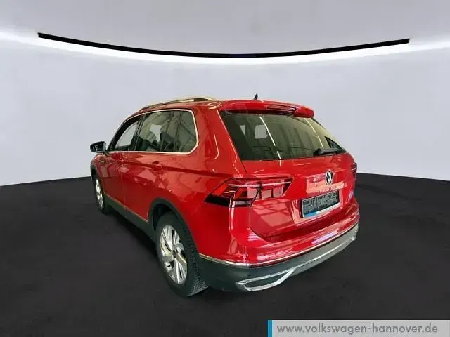 Używany VW Tiguan Elegance 150 KM (110 kW) 2023 Czerwony SUV