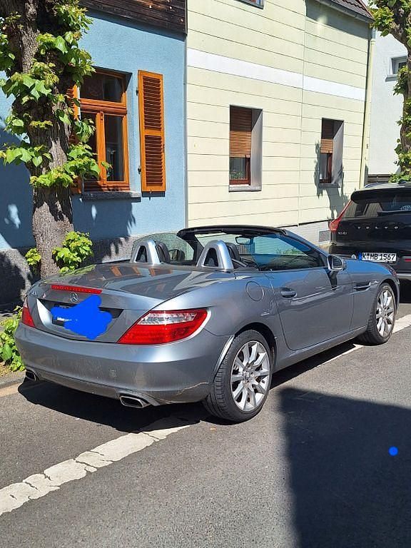 Grau Gebraucht 2012 Mercedes SLK200 Edition 1 Cabrio | 16.900 € (Guter Preis) - Bild 1/4