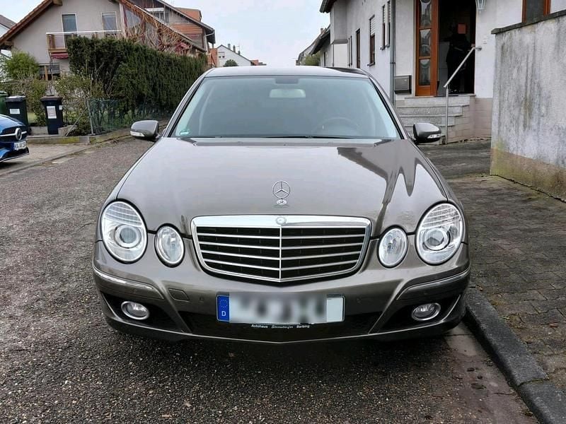 Gebraucht 2007 Mercedes E220 Elegance Limousine | 6.900 € (Etwas zu teuer) - Bild 1/4