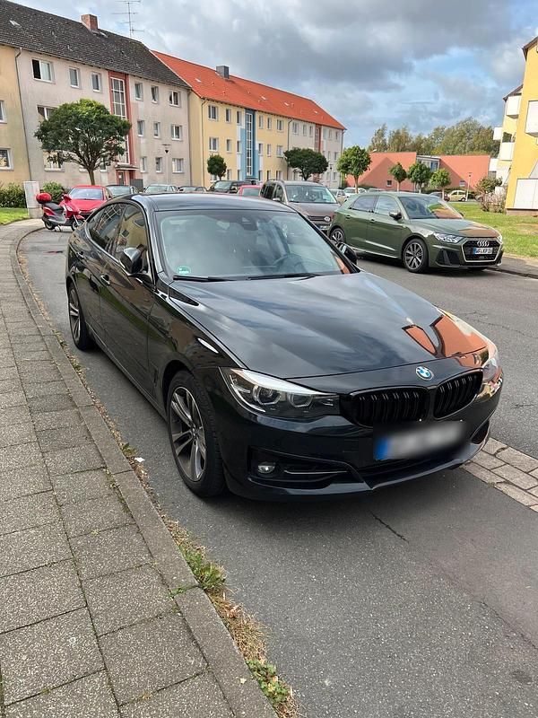 Schwarz Gebraucht 2019 BMW 320 Gran Turismo Sport Line Limousine | 16.000 € (Superpreis) - Bild 1/4