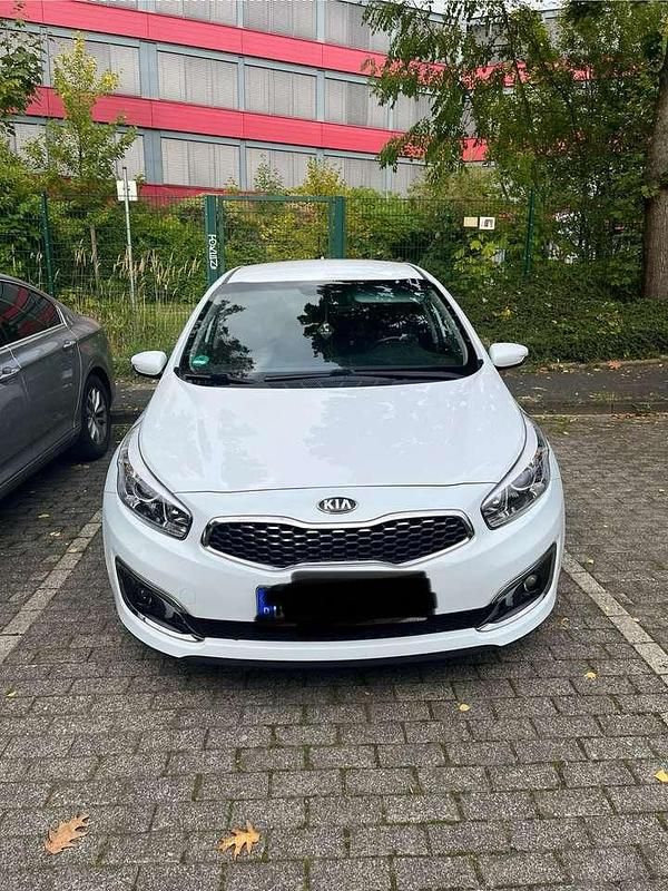 Gebraucht Kia Ceed 120 PS (88 kW) 2009 Weiß Kleinwagen
