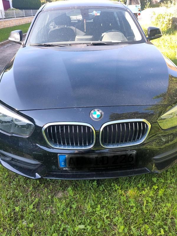 Schwarz Gebraucht 2016 BMW 118 Kleinwagen | 12.500 € (Fairer Preis) - Bild 1/3
