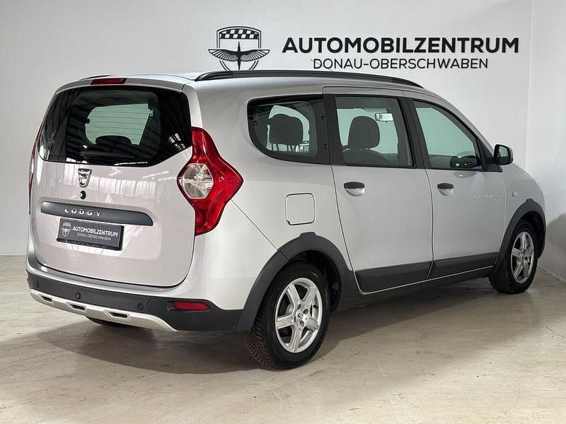 Gebraucht Dacia Lodgy Stepway 107 PS (78 kW) 2016 Silber Van / Kleinbus