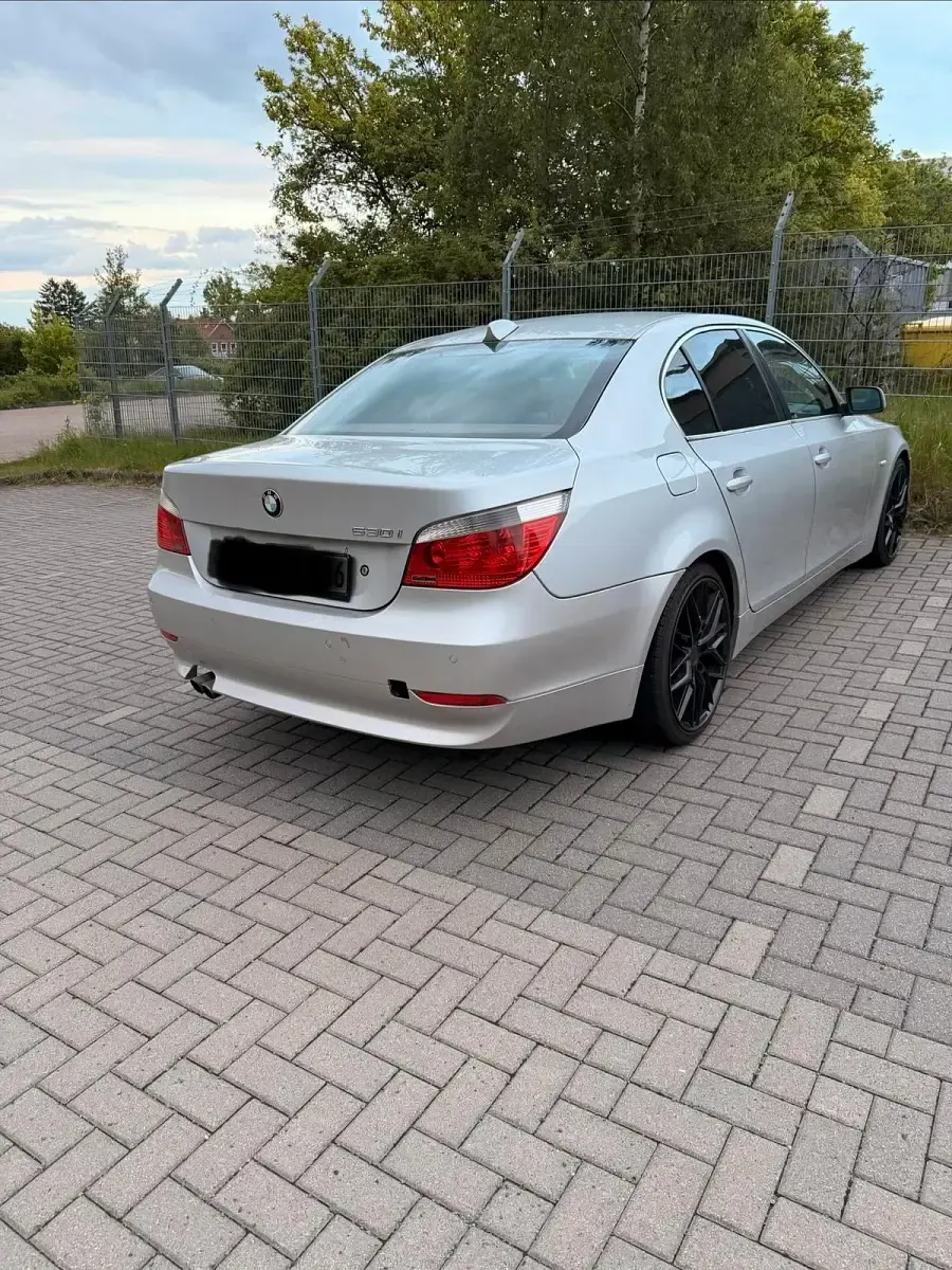 Gebraucht BMW 530 231 PS (169 kW) 2003 Silber Limousine