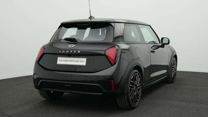 Gebraucht Mini Cooper Favoured 156 PS (114 kW) 2024 Schwarz Kleinwagen