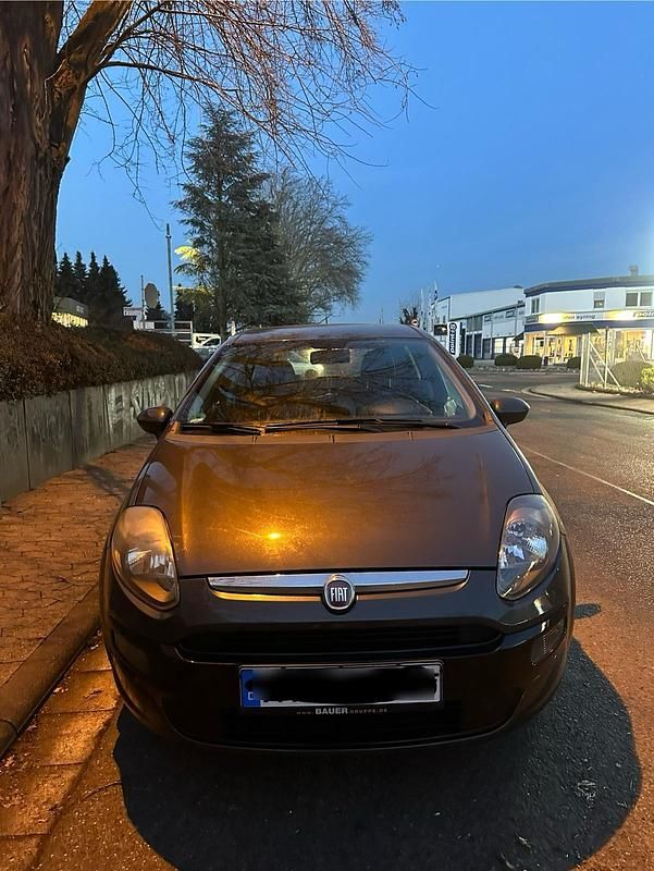 Grau Gebraucht 2011 Fiat Punto Evo Kleinwagen | 3.400 € (Fairer Preis) - Bild 1/4