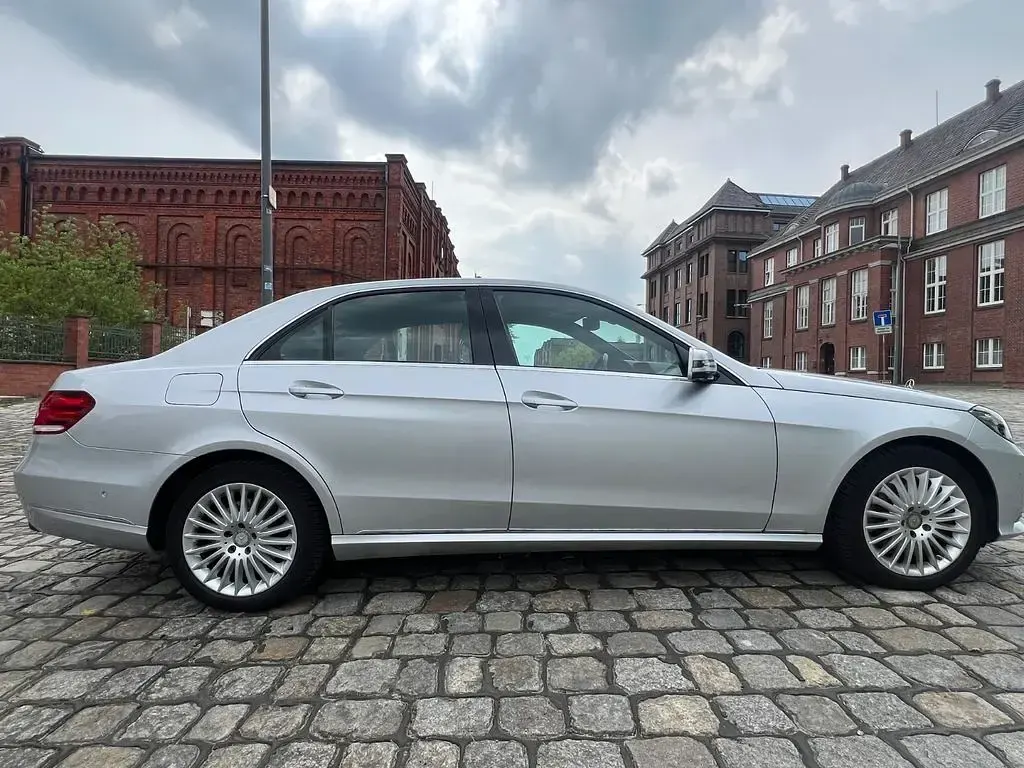 Gebraucht Mercedes E350 258 PS (189 kW) 2015 Silber Limousine