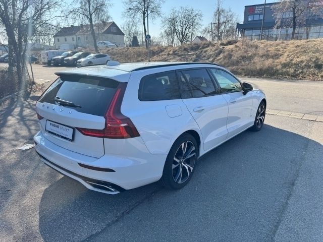 Gebraucht Volvo V60 R-Design 341 PS (250 kW) 2021 Weiss Kombi