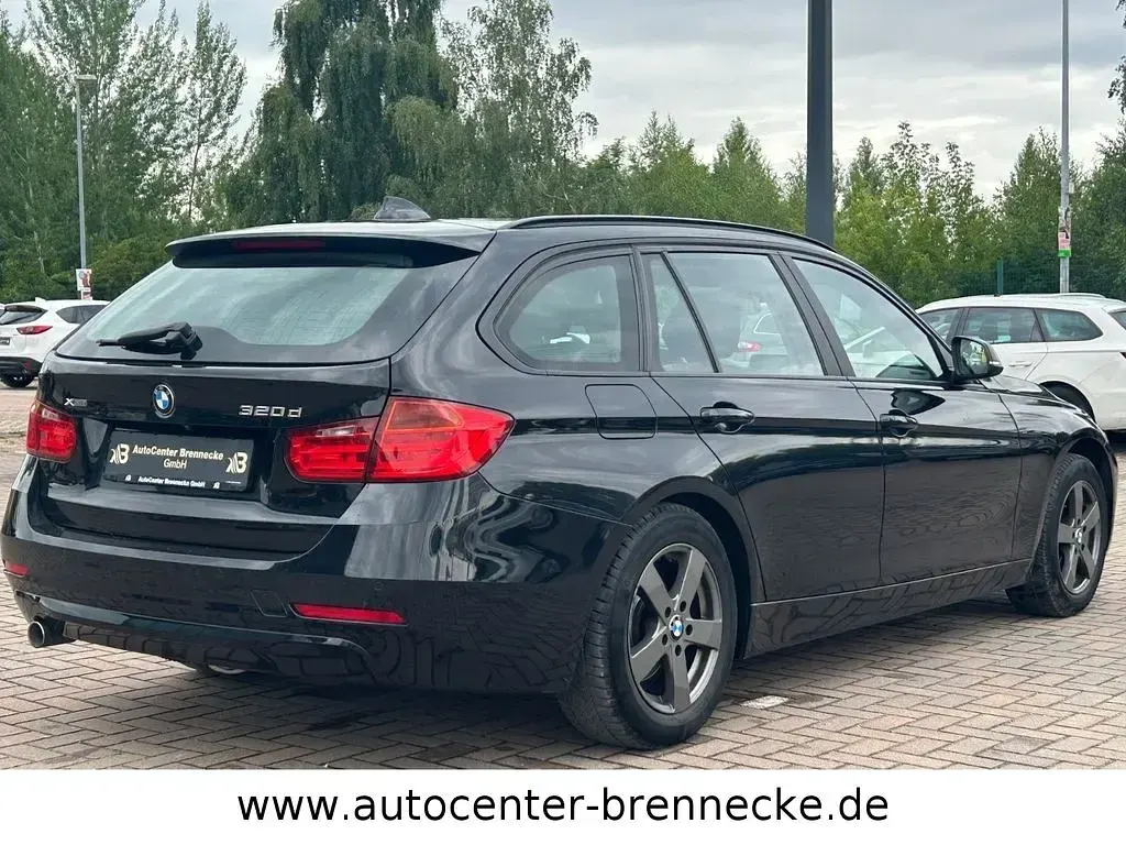Gebraucht BMW 320 184 PS (135 kW) 2014 Saphirschwarz Kombi