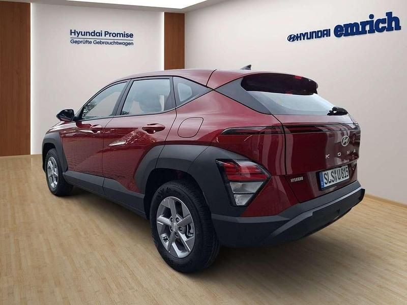 Neu Hyundai Kona Select 94 PS (69 kW) 2025 Ultimate red SUV
