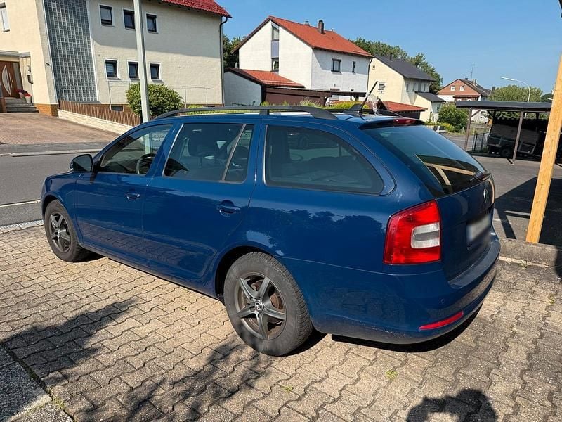 Gebraucht Skoda Octavia 152 PS (111 kW) 2012 Blau Kombi