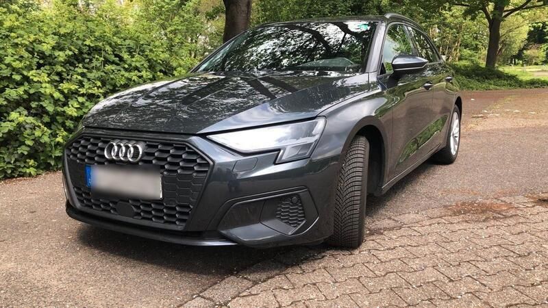 Grau Gebraucht 2021 Audi A3 Limousine | 18.699 € (Guter Preis) - Bild 1/4