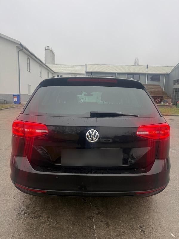 Gebraucht VW Passat 150 PS (110 kW) 2019 Schwarz Kombi