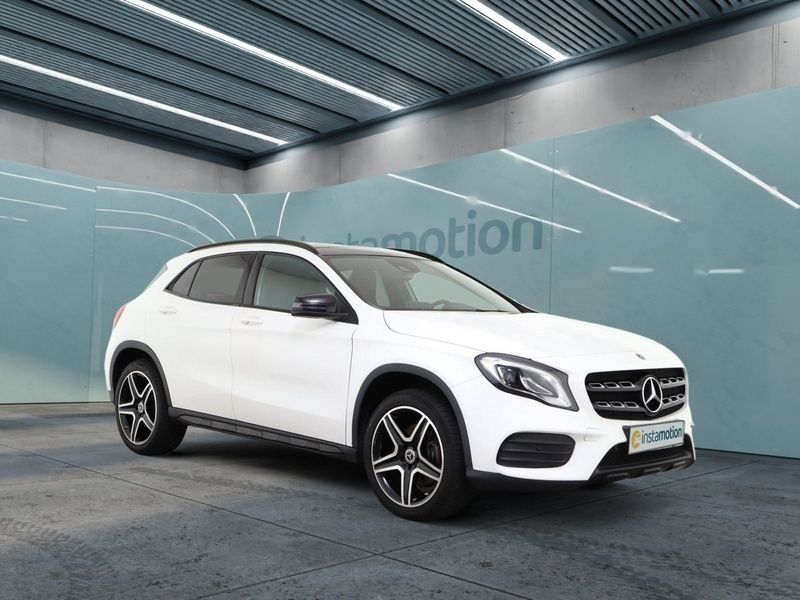 Weiß Gebraucht 2019 Mercedes GLA220 AMG line SUV | 26.800 € (Etwas zu teuer) - Bild 1/4
