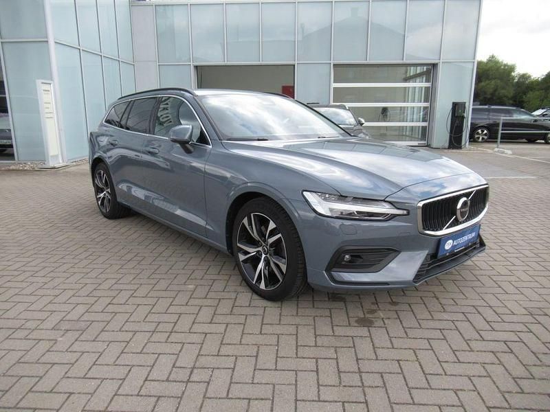 Gebraucht Volvo V60 Core 163 PS (119 kW) 2024 Thunder grey Kombi