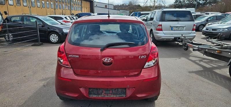 Gebraucht Hyundai i20 Style 101 PS (74 kW) 2013 Rot Kleinwagen
