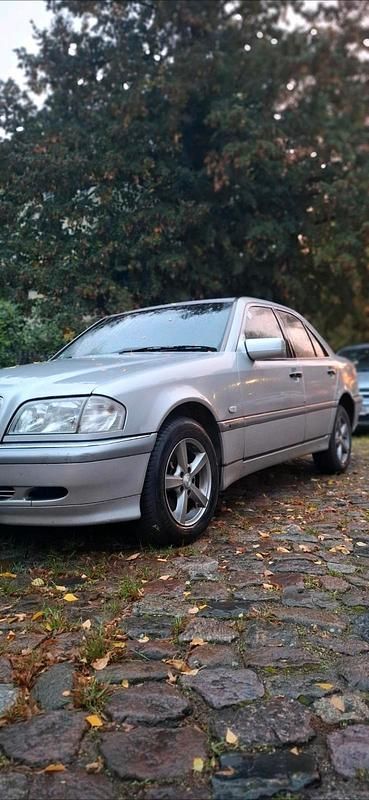 Silber Gebraucht 1997 Mercedes C180 Limousine | 2.800 € (Fairer Preis) - Bild 1/2