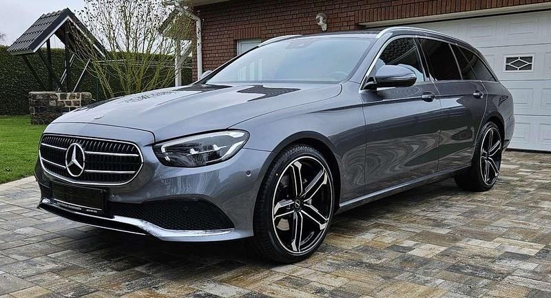 Grau Gebraucht 2020 Mercedes E220 Avantgarde Kombi | 31.500 € (Fairer Preis) - Bild 1/4