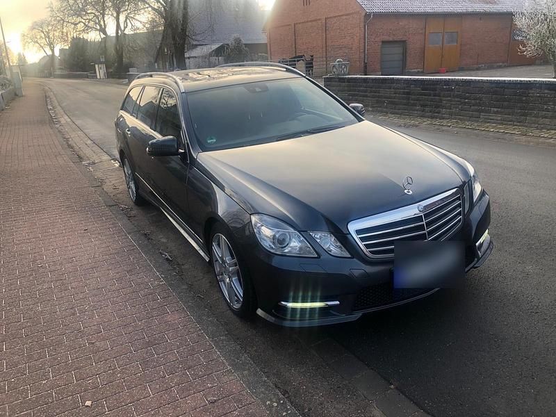 Gebraucht Mercedes E350 Avantgarde 265 PS (194 kW) 2012 Grau Kombi