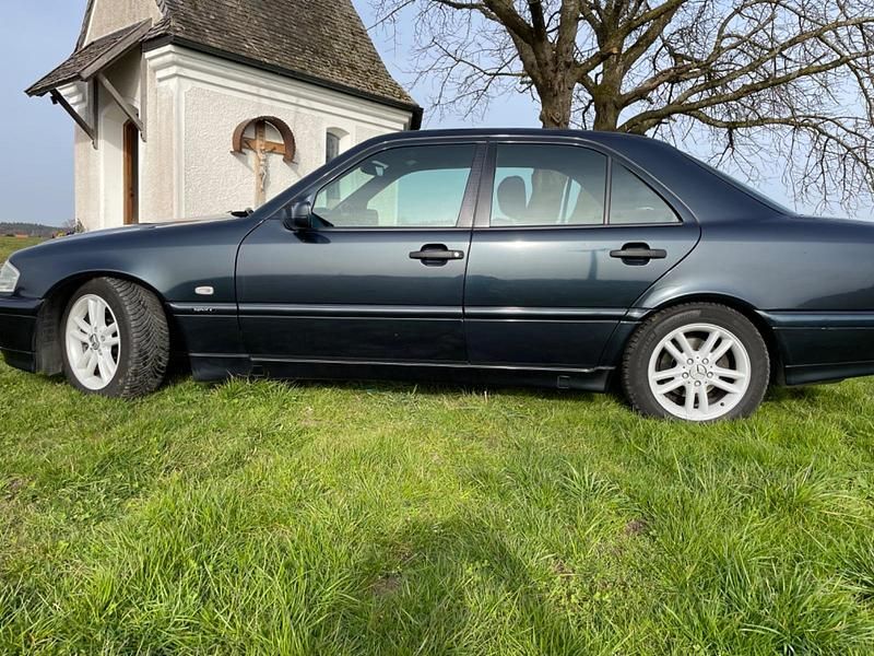 Gebraucht Mercedes C240 170 PS (125 kW) 1998 Schwarz Limousine