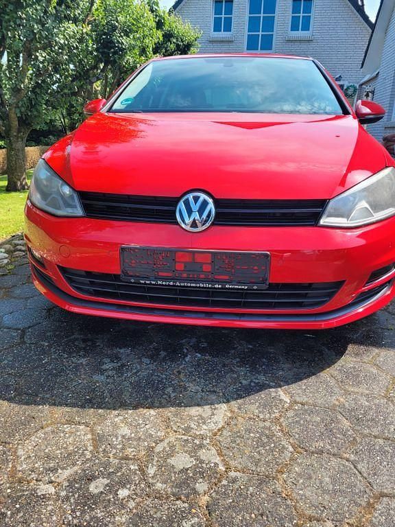 Rot Gebraucht 2013 VW Golf VII Trendline Limousine | 8.000 € (Fairer Preis) - Bild 1/4