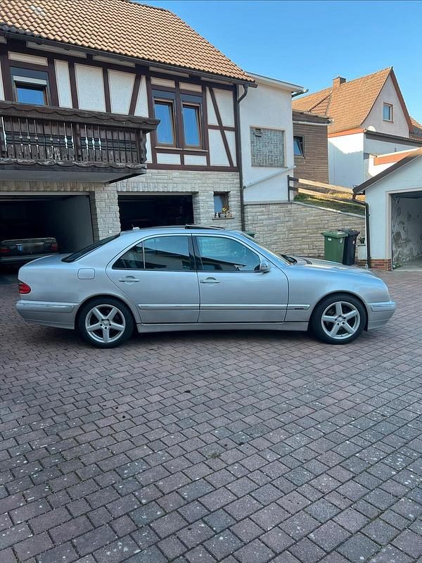 Gebraucht Mercedes E320 Avantgarde 224 PS (164 kW) 2001 Silber Limousine