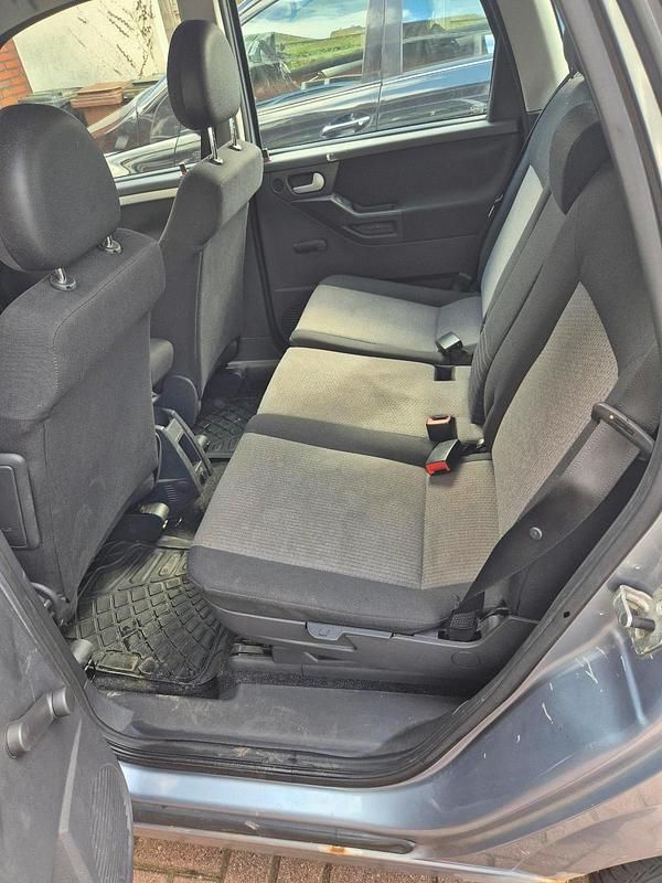 Second-hand Opel Meriva 105 CP (77 kW) 2006 Albastru Monovolum