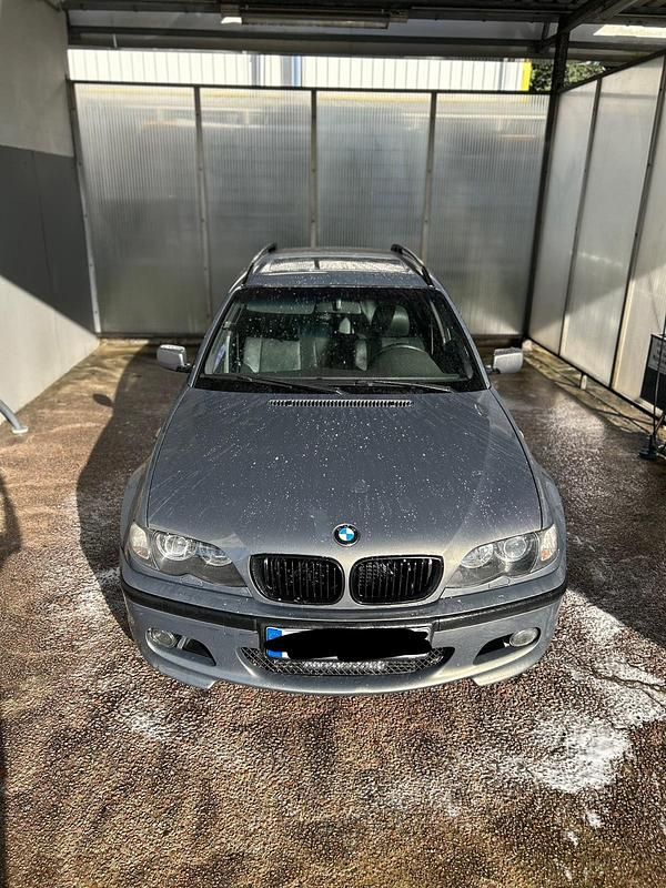 Grau Gebraucht 2003 BMW 330 Shadowline Kombi | 3.300 € - Bild 1/4