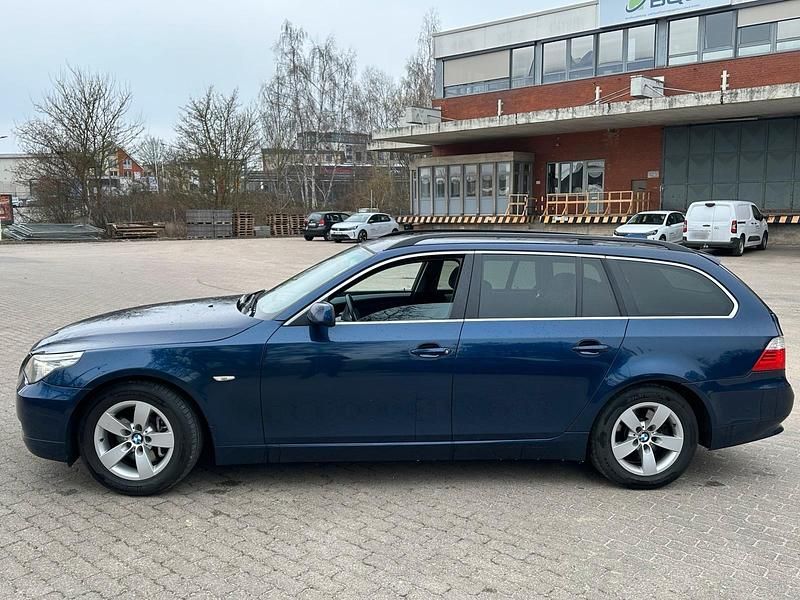 Gebraucht BMW 525 197 PS (144 kW) 2007 Blau Kombi