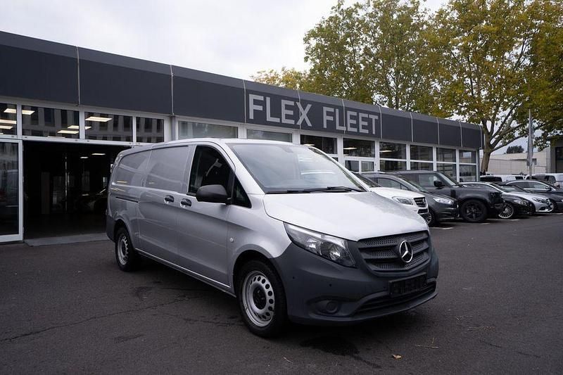Brillantsilber metallic Gebraucht 2020 Mercedes Vito Van | 20.990 € (Superpreis) - Bild 1/4